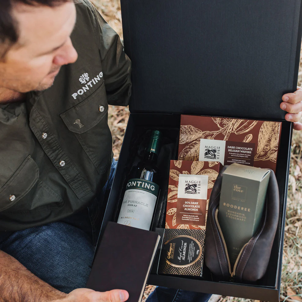 Men's A Little Luxury Hamper with Ponting Shiraz - Image 2