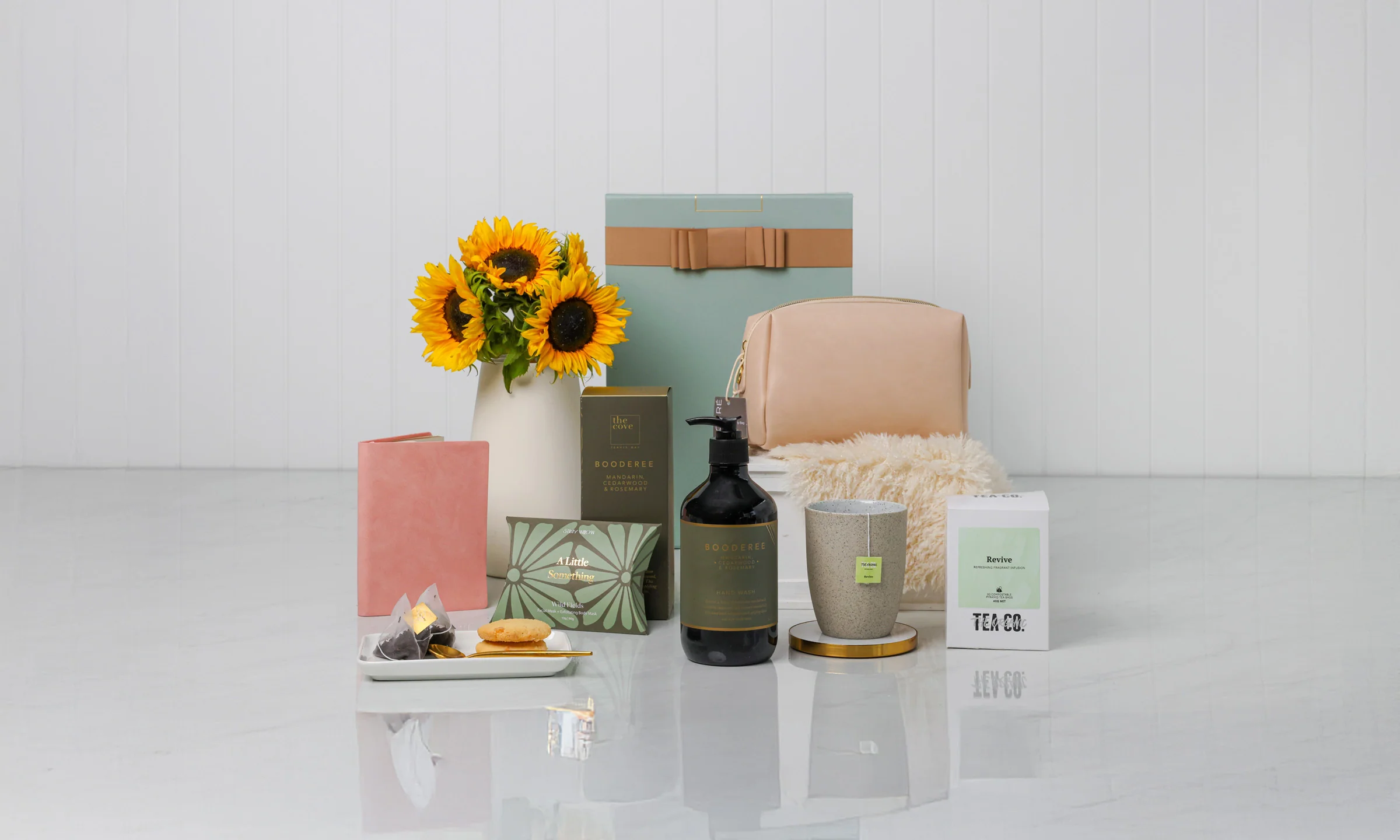 Mindful Moment Hamper with Robert Gordon & Stray Willow