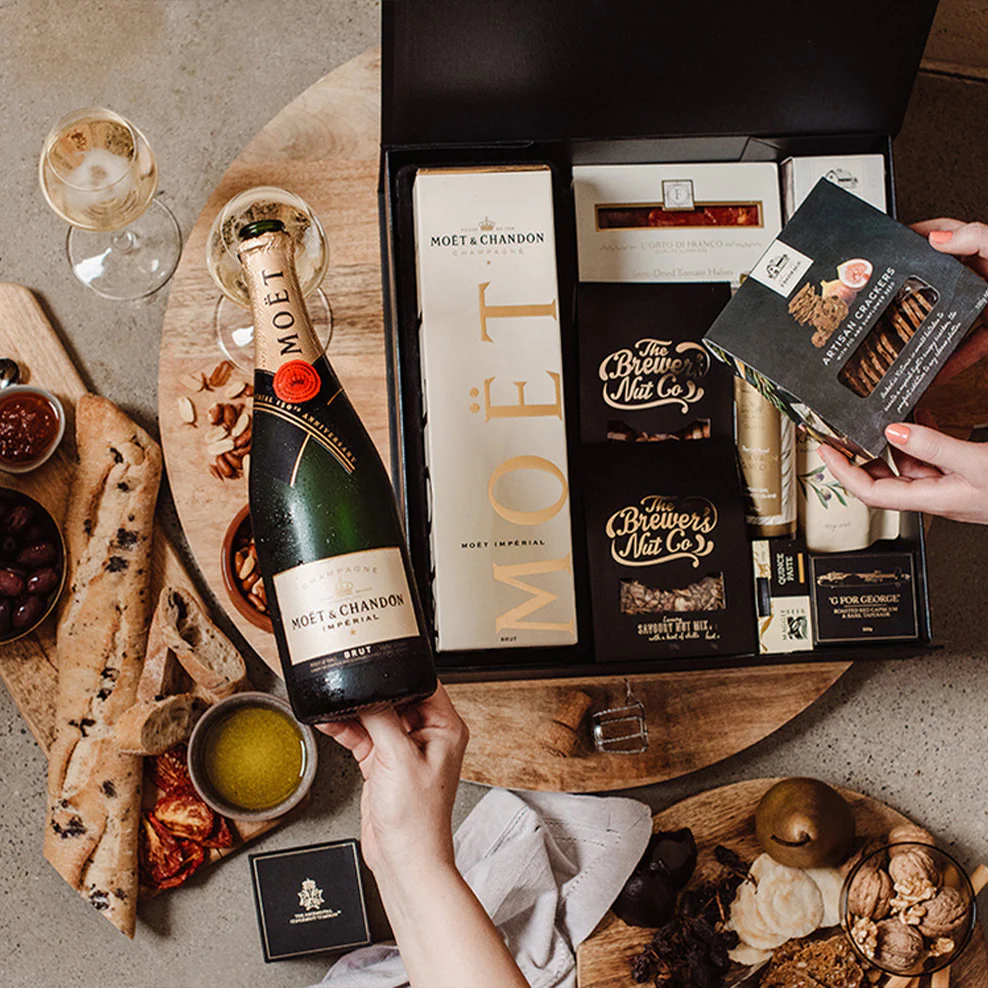Moët & Gourmet Nibbles Hamper - Image 3