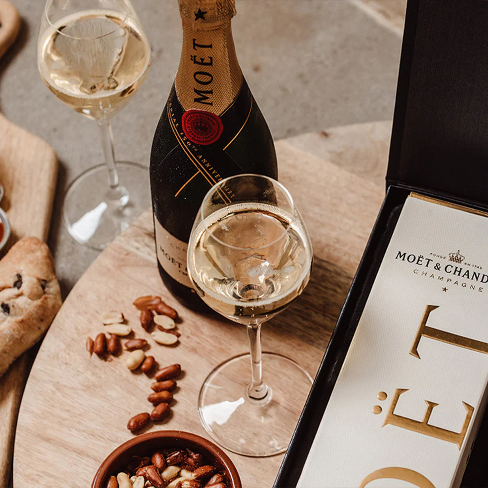 Moët & Gourmet Nibbles Hamper - Image 4