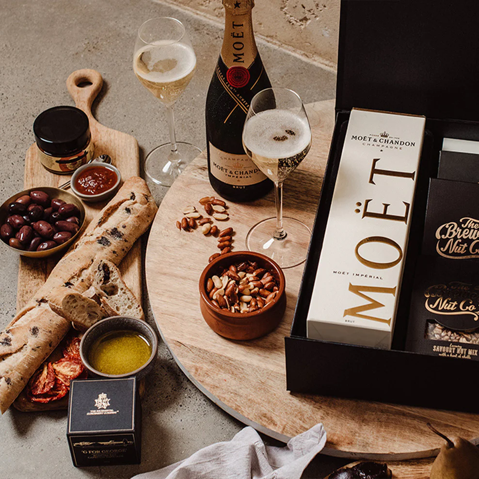 Moët & Gourmet Nibbles Hamper - Image 5