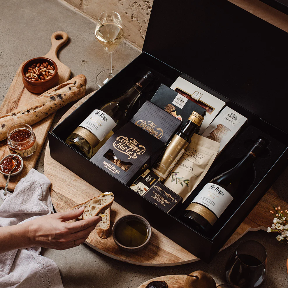 Red & White Wine Nibbles Hamper - Image 3