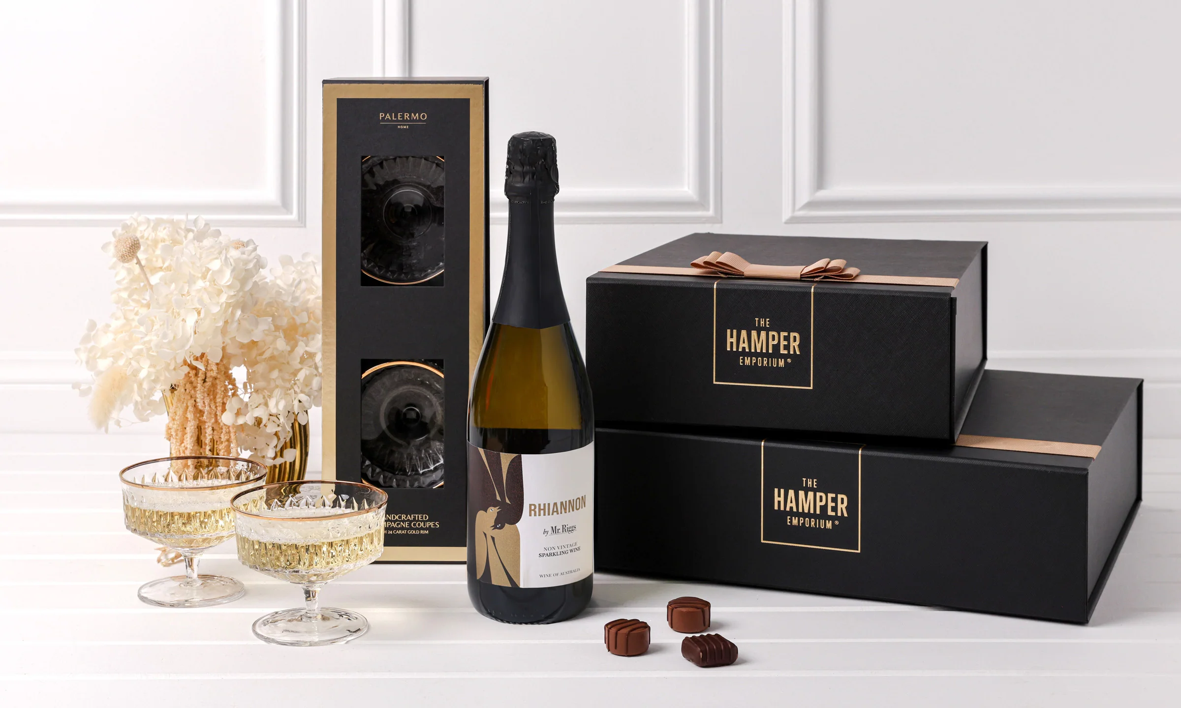 Sparkling Wine & Glasses Gift Set