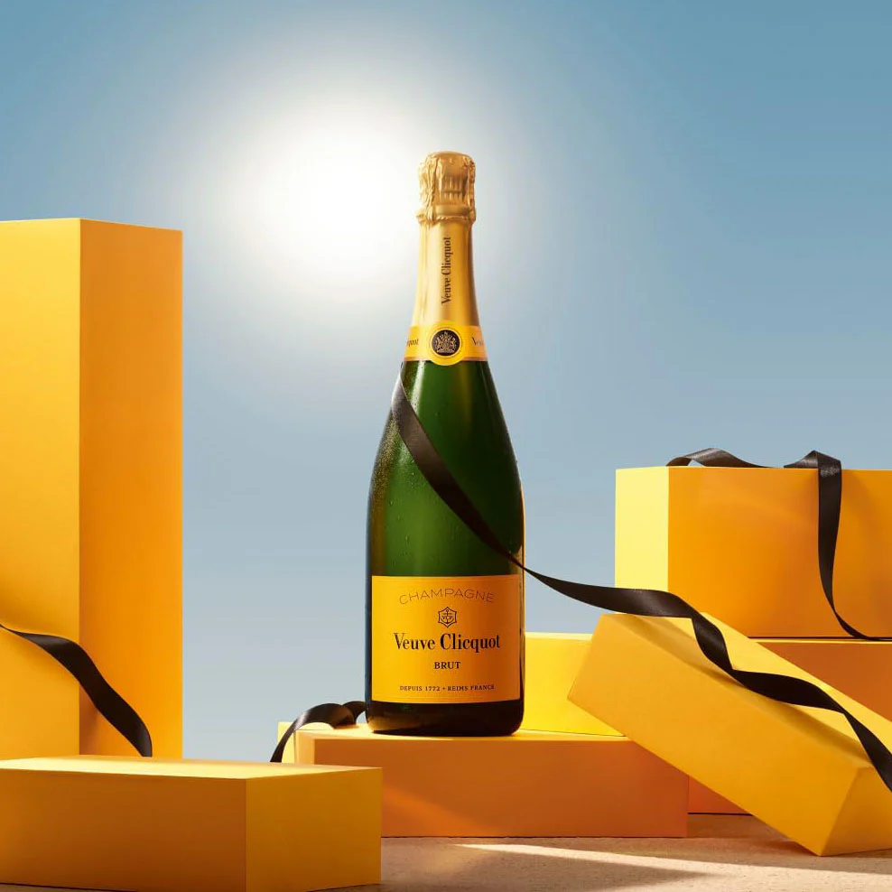 Veuve Clicquot Brut Champagne in Gift Box - Image 2