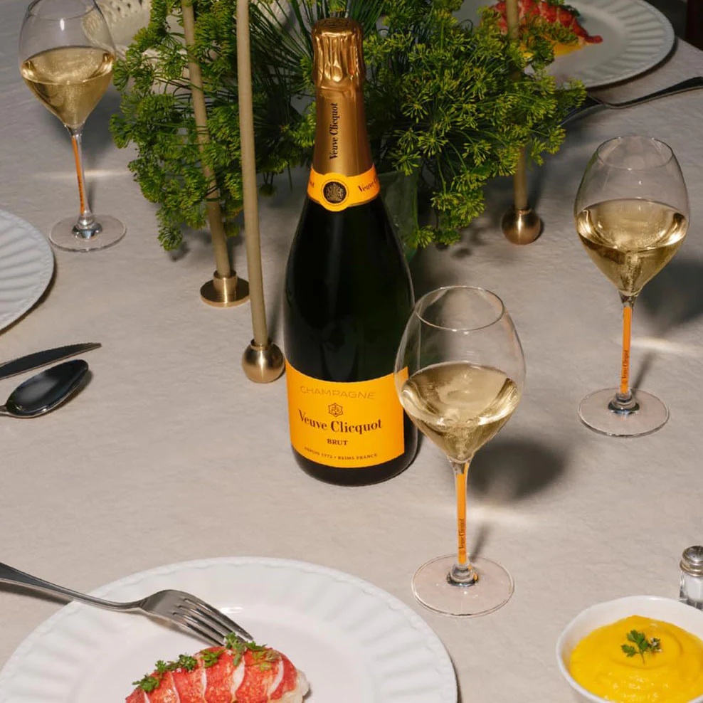 Veuve Clicquot Brut Champagne in Gift Box - Image 3